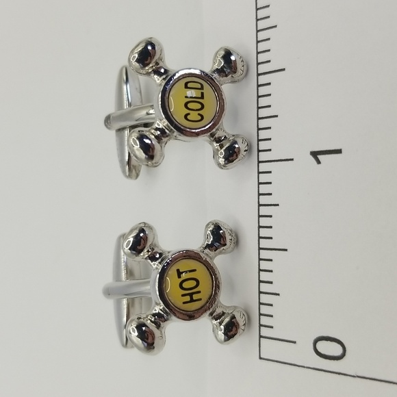Cuff Links Silver Tone Novelty Mens Plumber Hot And Cold Faucets Gift - Picture 6 of 7